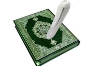 Il Corano ha letto la penna CON il libro di Corano di versione di Othman