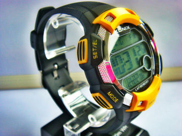 Orologio di Digital del quarzo degli uomini sportivi rotondi con 24 fasce orarie del mondo