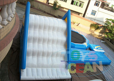 Sport che gonfiabili bianchi/blu del CE i giochi assumono rimbalzante impermeabilizzano per lo stagno
